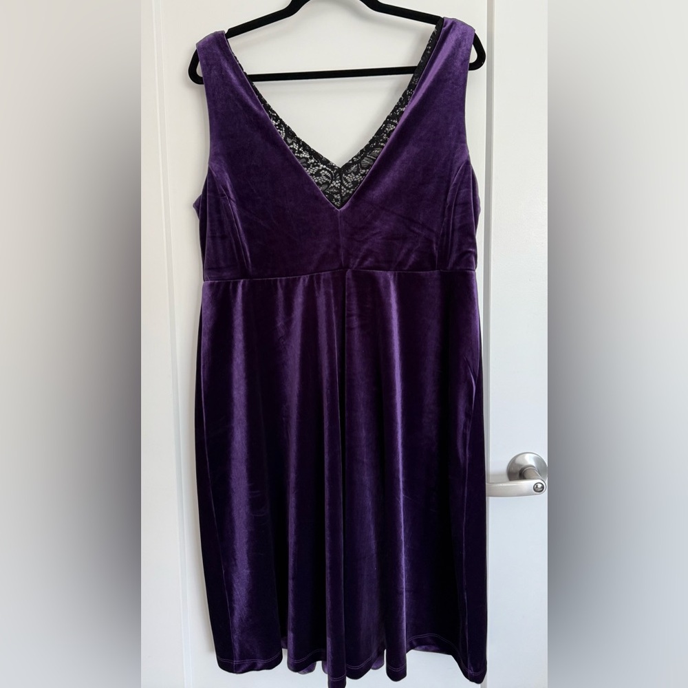 New Noir Elegant Purple Velvet Dress with Black Lace Detail Size X